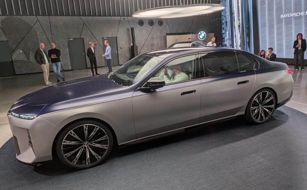 Nowe BMW 7 w dwutonowym malowaniu