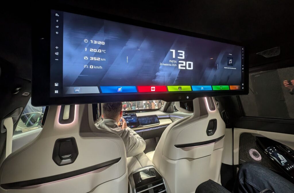 Nowe BMW i7 - ekran panoramiczny 8K dostępny dla pasażerów z tyłu